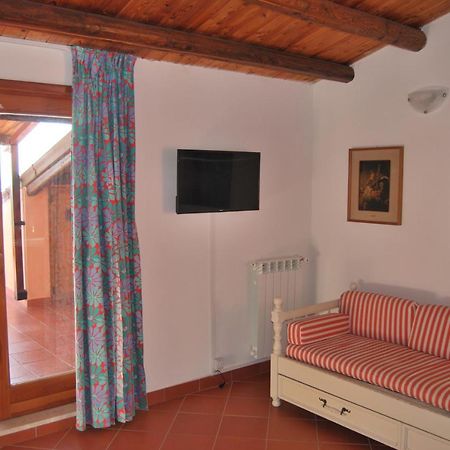 Casa Vacanze La Terrazza Sul Golfo 卡斯泰拉马莱 外观 照片