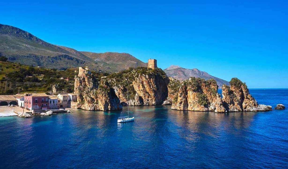 Casa Vacanze La Terrazza Sul Golfo 卡斯泰拉马莱 外观 照片