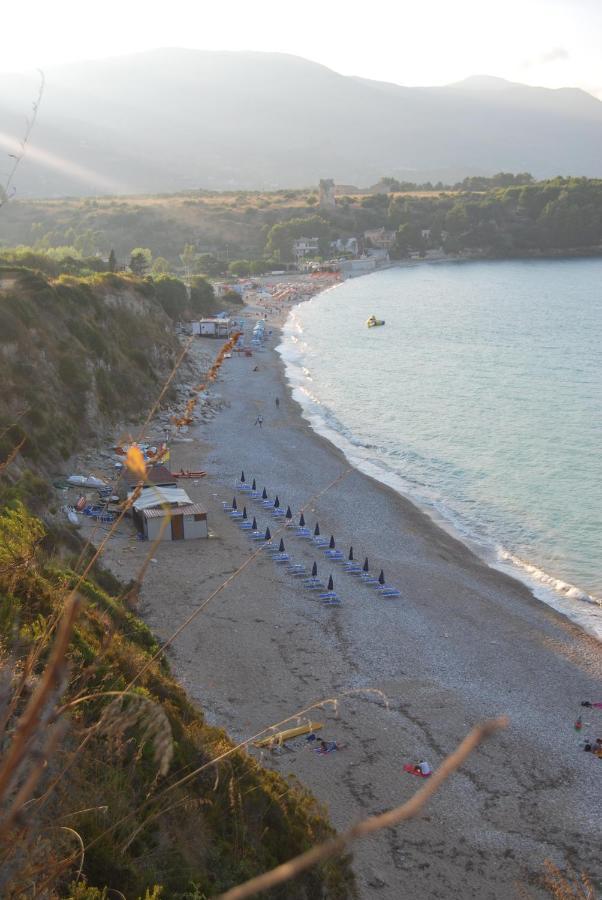 Casa Vacanze La Terrazza Sul Golfo 卡斯泰拉马莱 外观 照片
