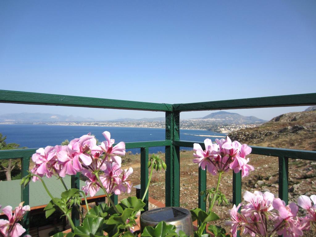 Casa Vacanze La Terrazza Sul Golfo 卡斯泰拉马莱 外观 照片