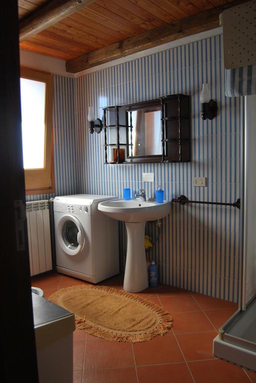 Casa Vacanze La Terrazza Sul Golfo 卡斯泰拉马莱 外观 照片