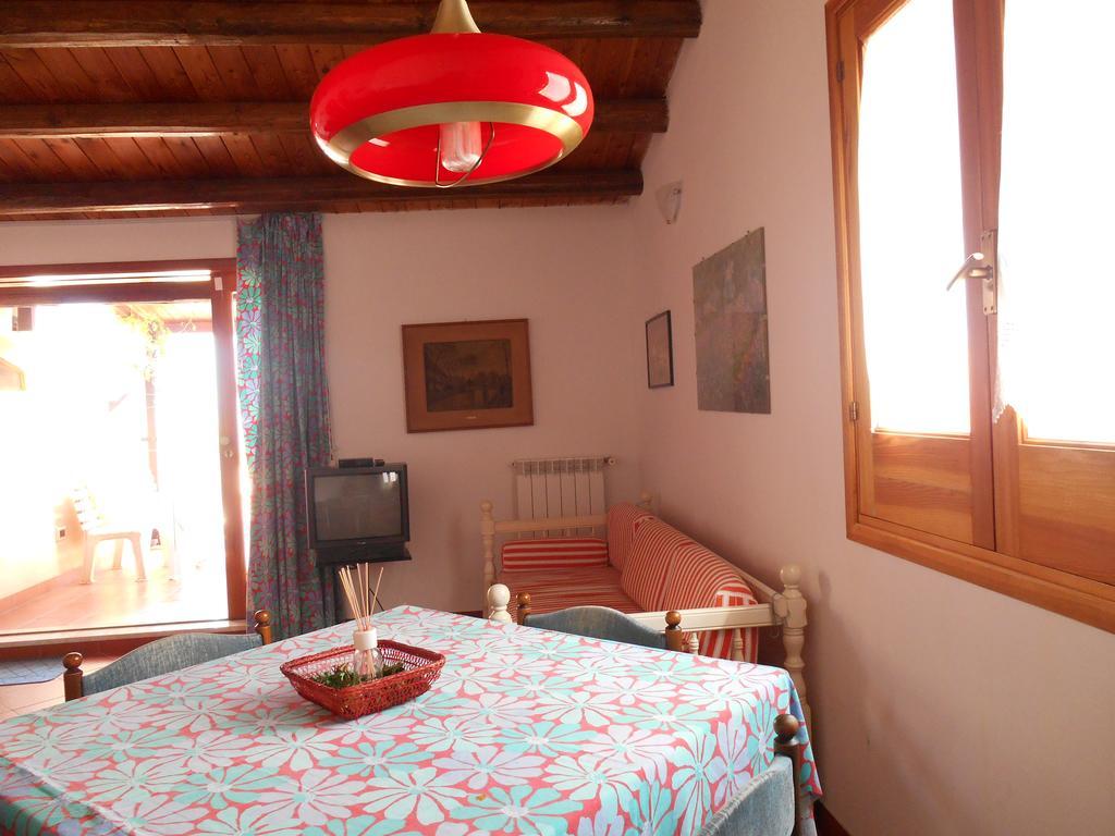 Casa Vacanze La Terrazza Sul Golfo 卡斯泰拉马莱 外观 照片