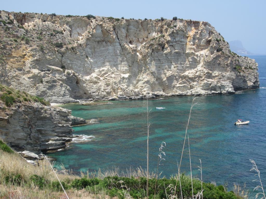 Casa Vacanze La Terrazza Sul Golfo 卡斯泰拉马莱 外观 照片