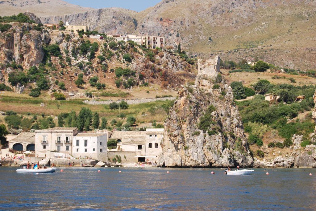 Casa Vacanze La Terrazza Sul Golfo 卡斯泰拉马莱 外观 照片
