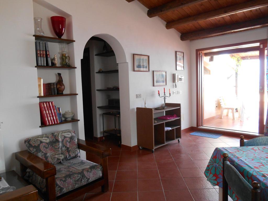 Casa Vacanze La Terrazza Sul Golfo 卡斯泰拉马莱 外观 照片