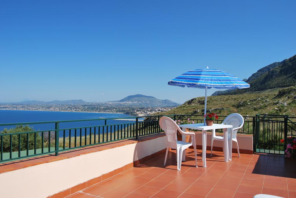 Casa Vacanze La Terrazza Sul Golfo 卡斯泰拉马莱 外观 照片