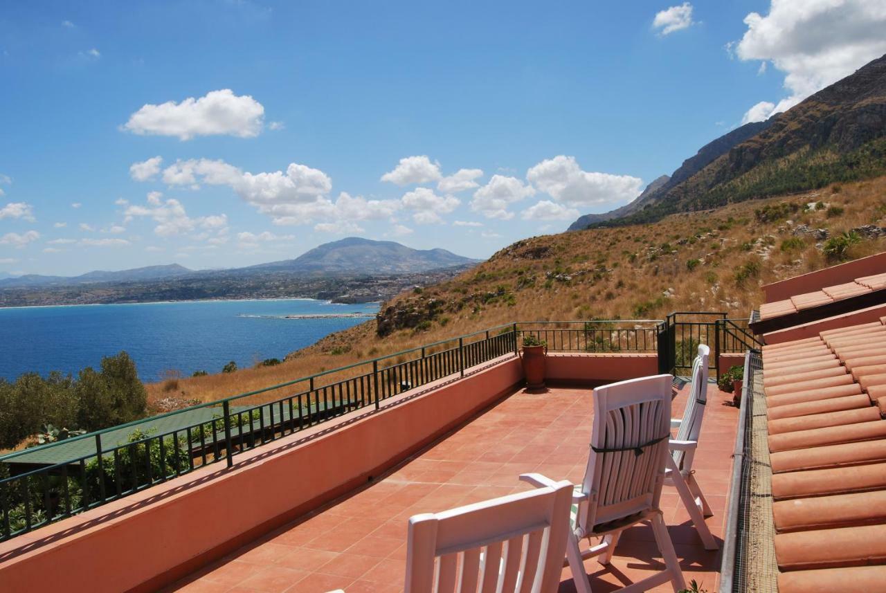 Casa Vacanze La Terrazza Sul Golfo 卡斯泰拉马莱 外观 照片