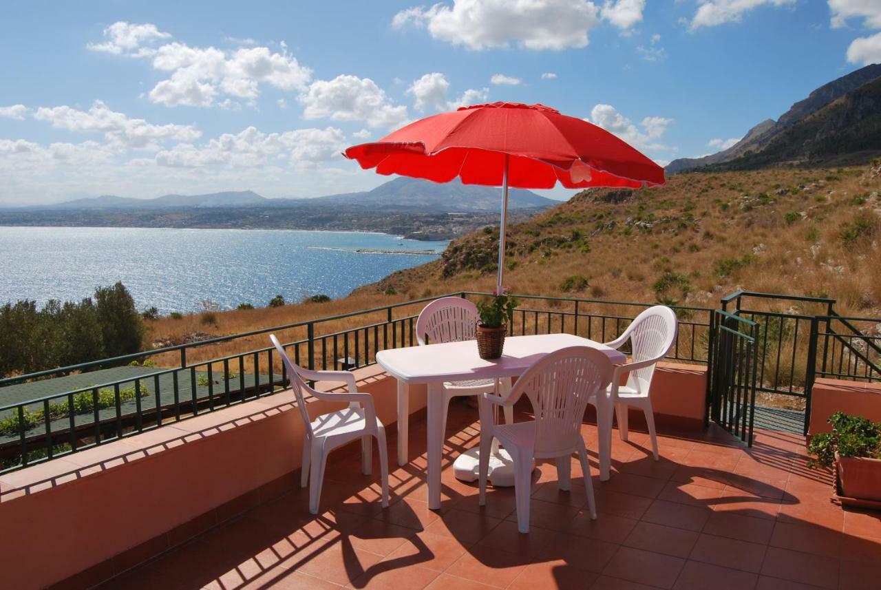 Casa Vacanze La Terrazza Sul Golfo 卡斯泰拉马莱 外观 照片
