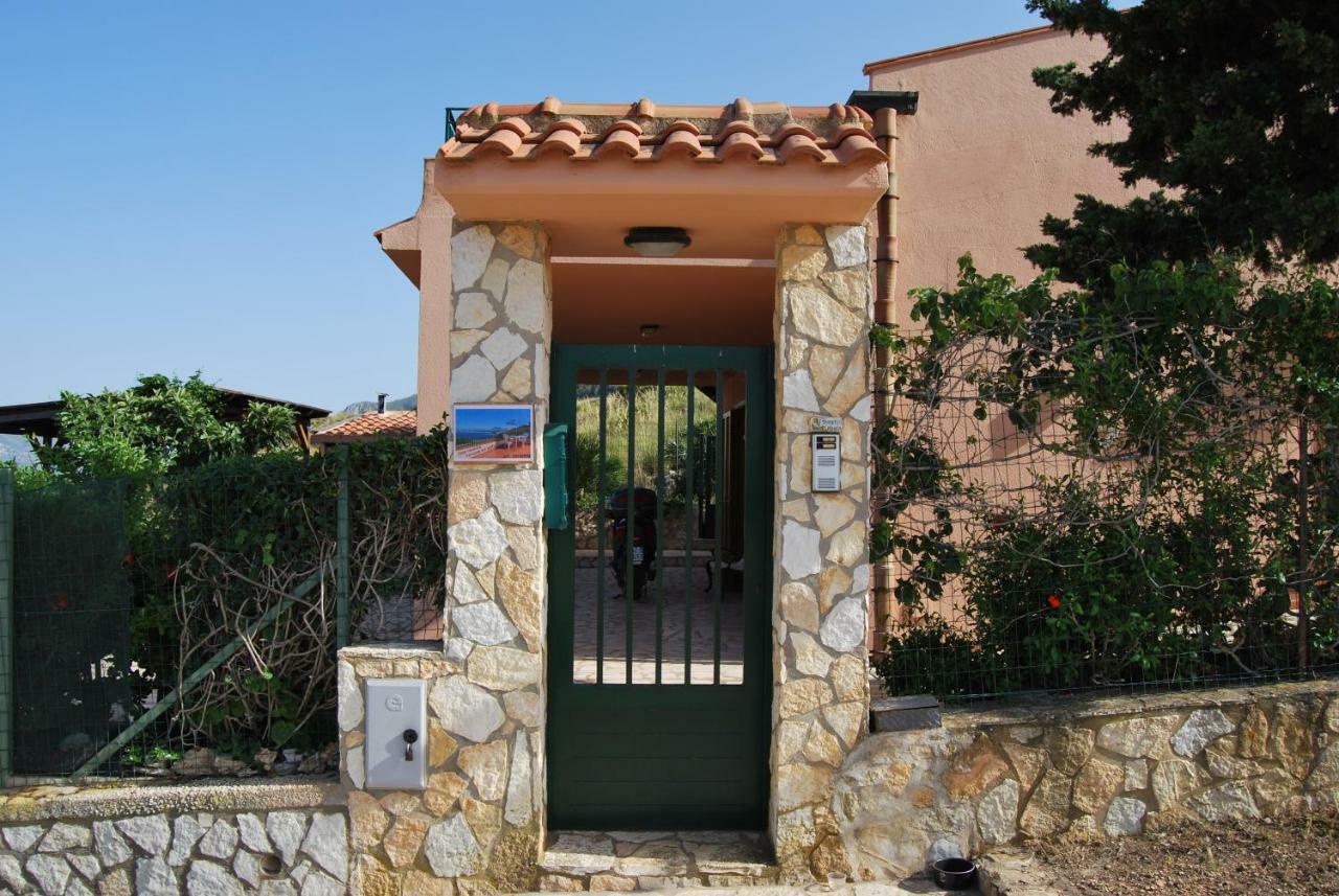 Casa Vacanze La Terrazza Sul Golfo 卡斯泰拉马莱 外观 照片