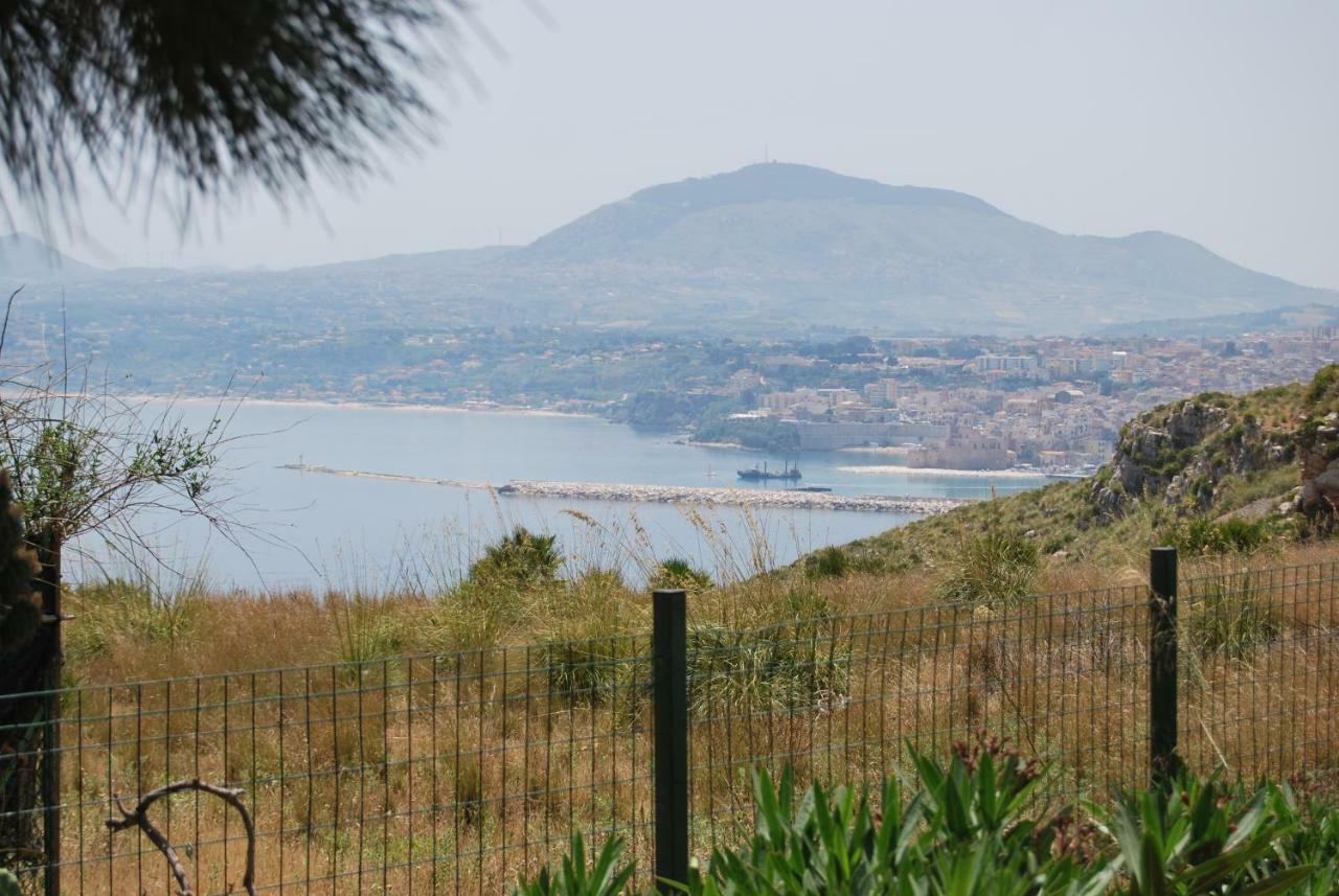 Casa Vacanze La Terrazza Sul Golfo 卡斯泰拉马莱 外观 照片