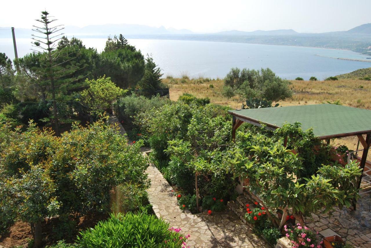 Casa Vacanze La Terrazza Sul Golfo 卡斯泰拉马莱 外观 照片