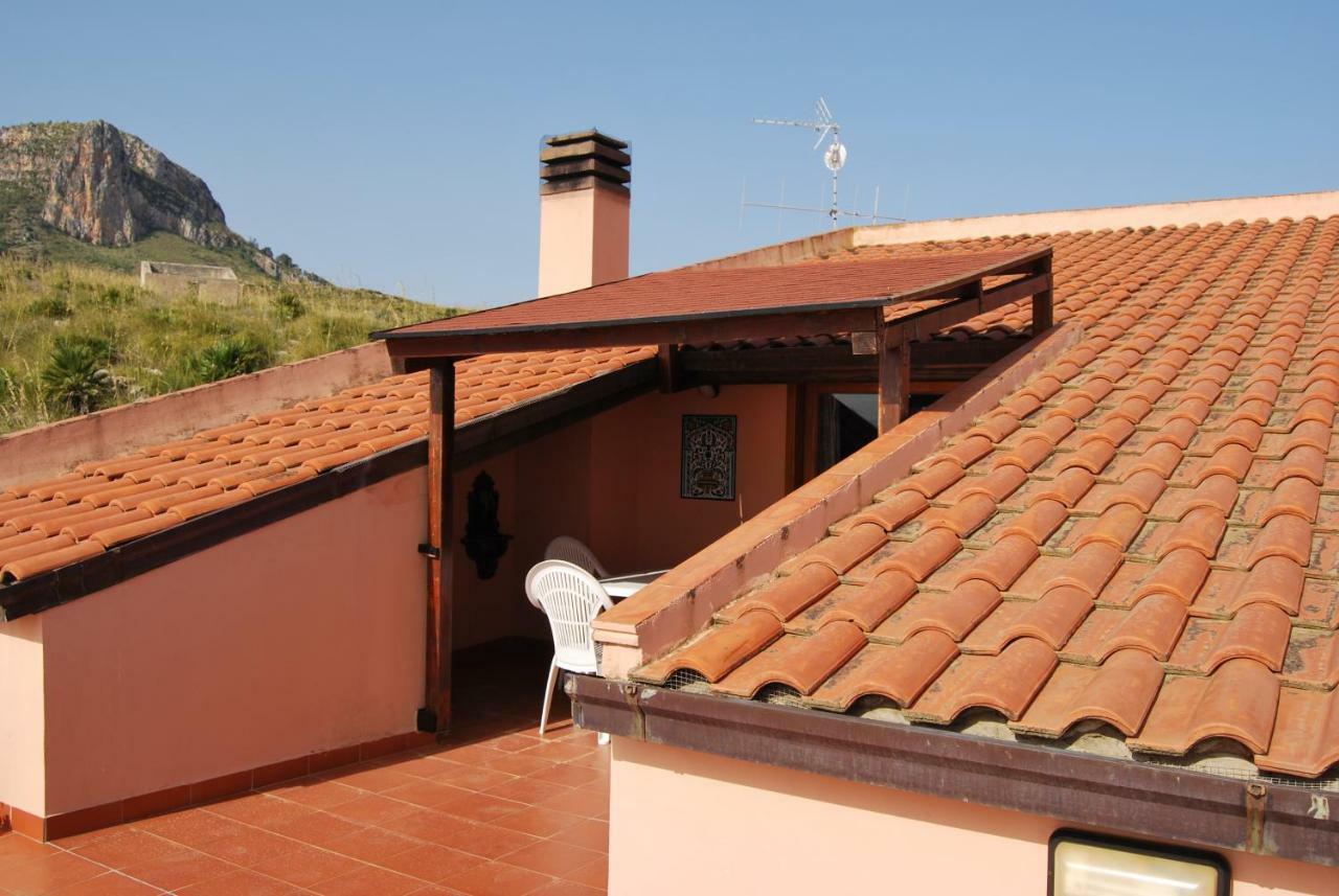 Casa Vacanze La Terrazza Sul Golfo 卡斯泰拉马莱 外观 照片