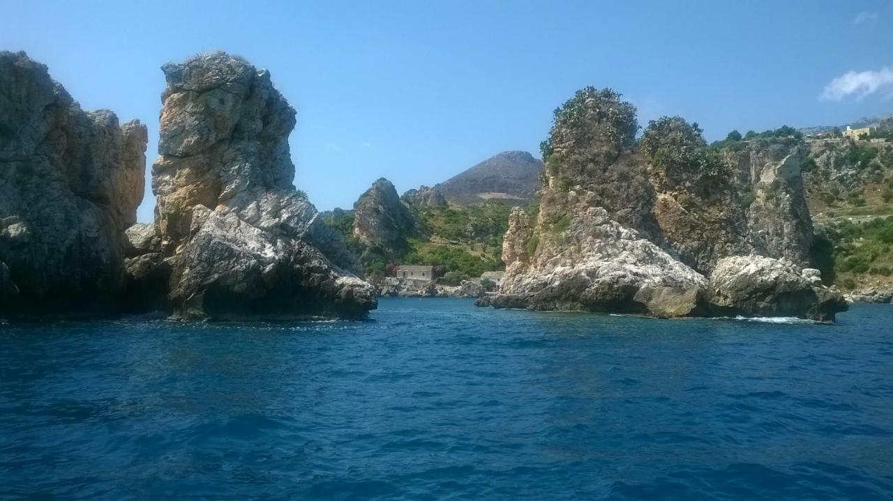 Casa Vacanze La Terrazza Sul Golfo 卡斯泰拉马莱 外观 照片