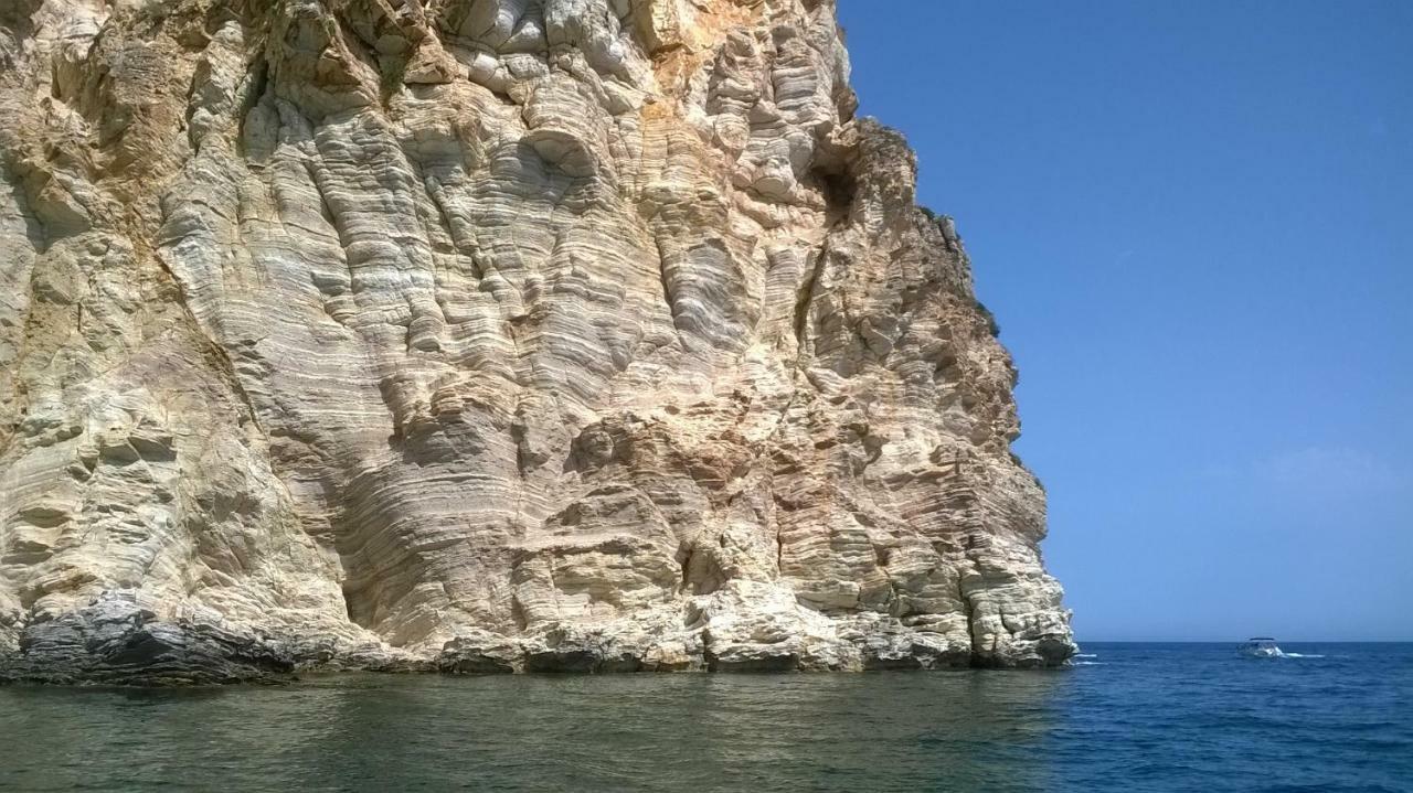 Casa Vacanze La Terrazza Sul Golfo 卡斯泰拉马莱 外观 照片